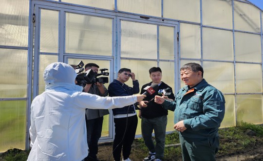 2024年5月24日，農(nóng)業(yè)總公司副總經(jīng)理侯正發(fā)接受《守望都市》采訪_副本.jpg