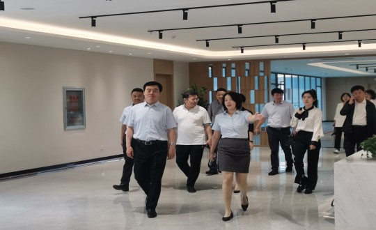 2024年6月26日，省慈善總會(huì)會(huì)長(zhǎng)田錦塵一行蒞臨康養(yǎng)地產(chǎn)公司參觀調(diào)研_副本.jpg