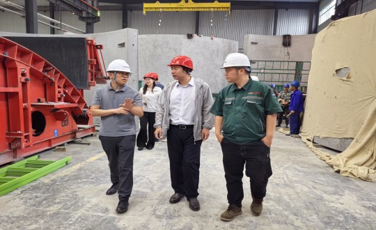 2024年7月5日，市建委初審工作組一行到訪裝配式總公司實(shí)地考察調(diào)研_副本.jpg