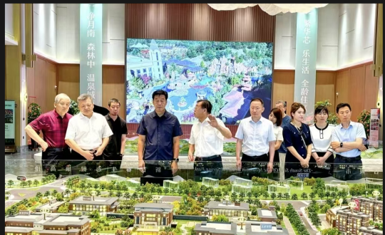 2024年8月8日，王巖董事長陪同市政協(xié)領(lǐng)導(dǎo)視察南山書院康養(yǎng)綜合體項(xiàng)目_副本.png